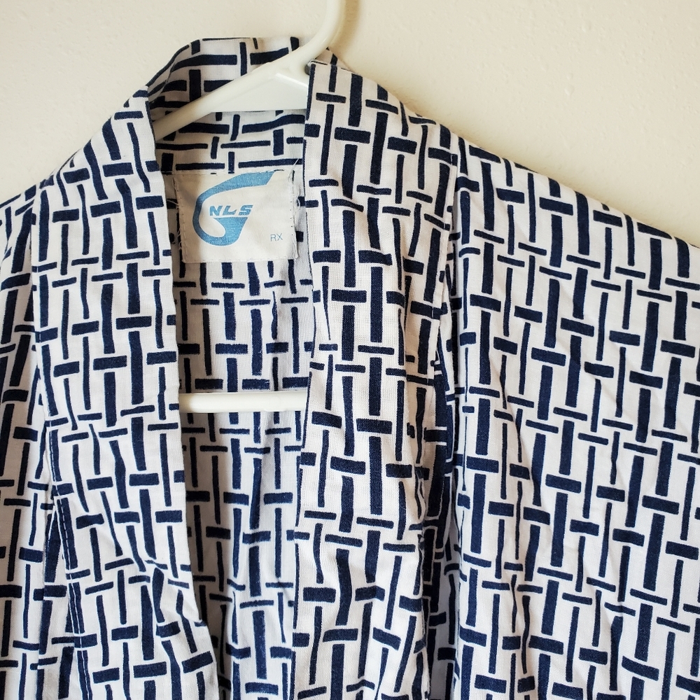 Robe - Picture 2 of 3